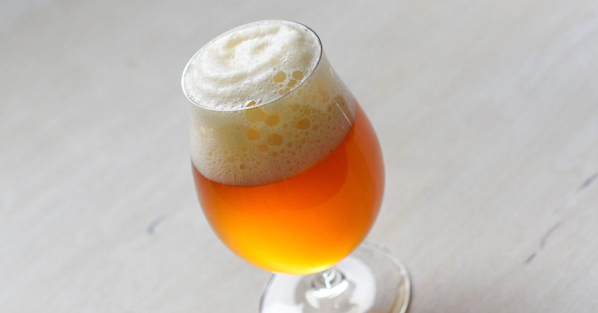 beautiful nonalcoholic pale ale with collar of foam 1200x630 1