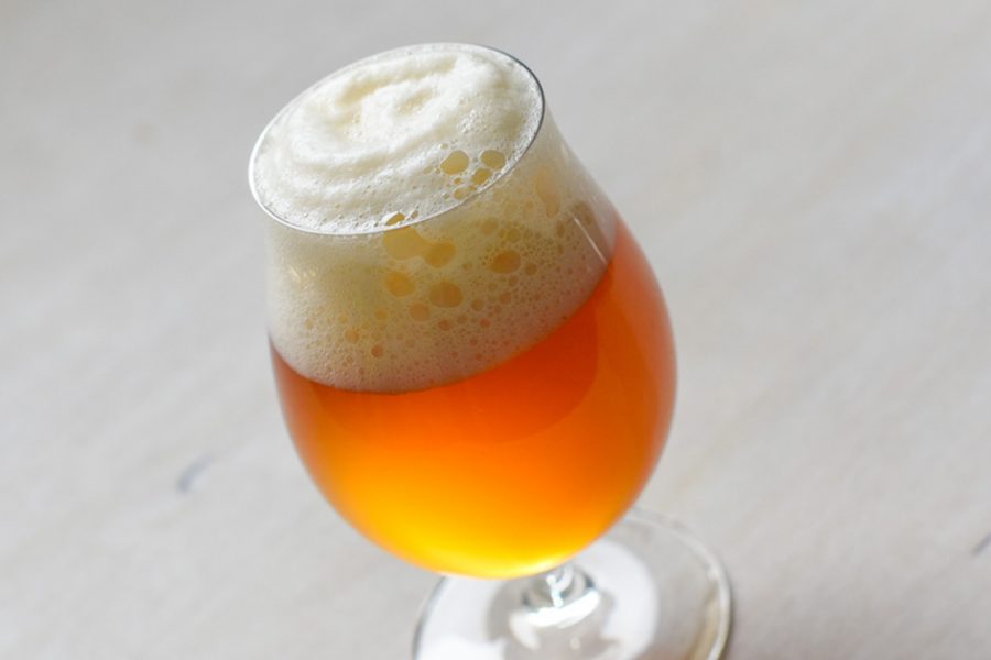 beautiful nonalcoholic pale ale with collar of foam 1200x630 1
