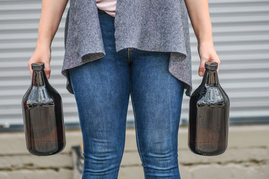 handling and filling beer growlers