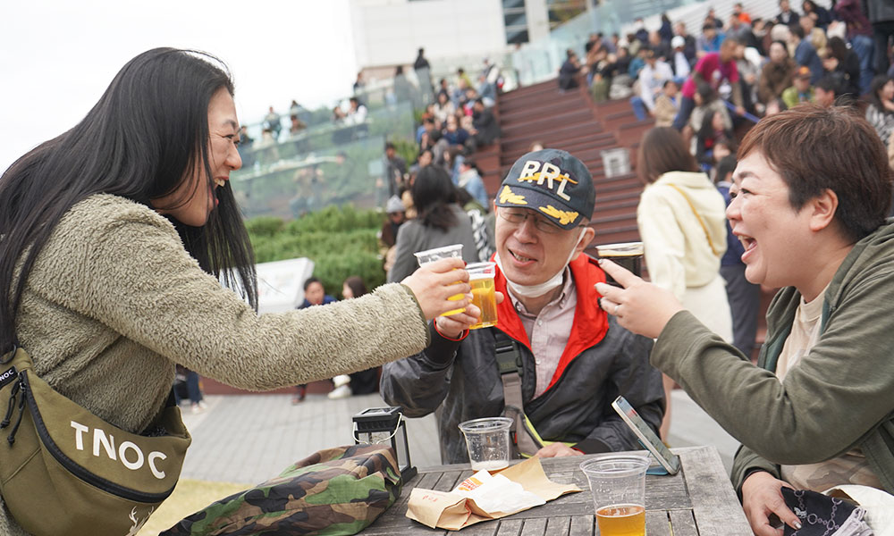 happy beer event attendees in toyko